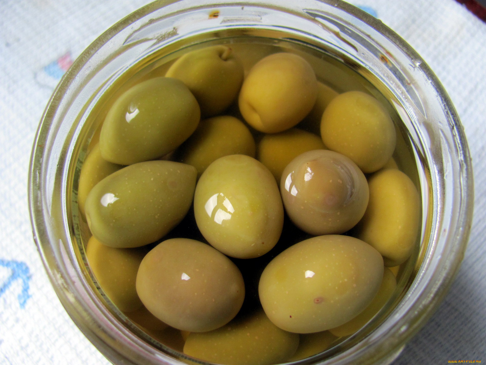 Оливки. Маринованные оливки. Маринованные маслины. Оливки сырые.